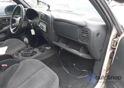 2001 GMC Jimmy Sle z USA, uszkodzony, nr VIN 1GKDT13W712216873